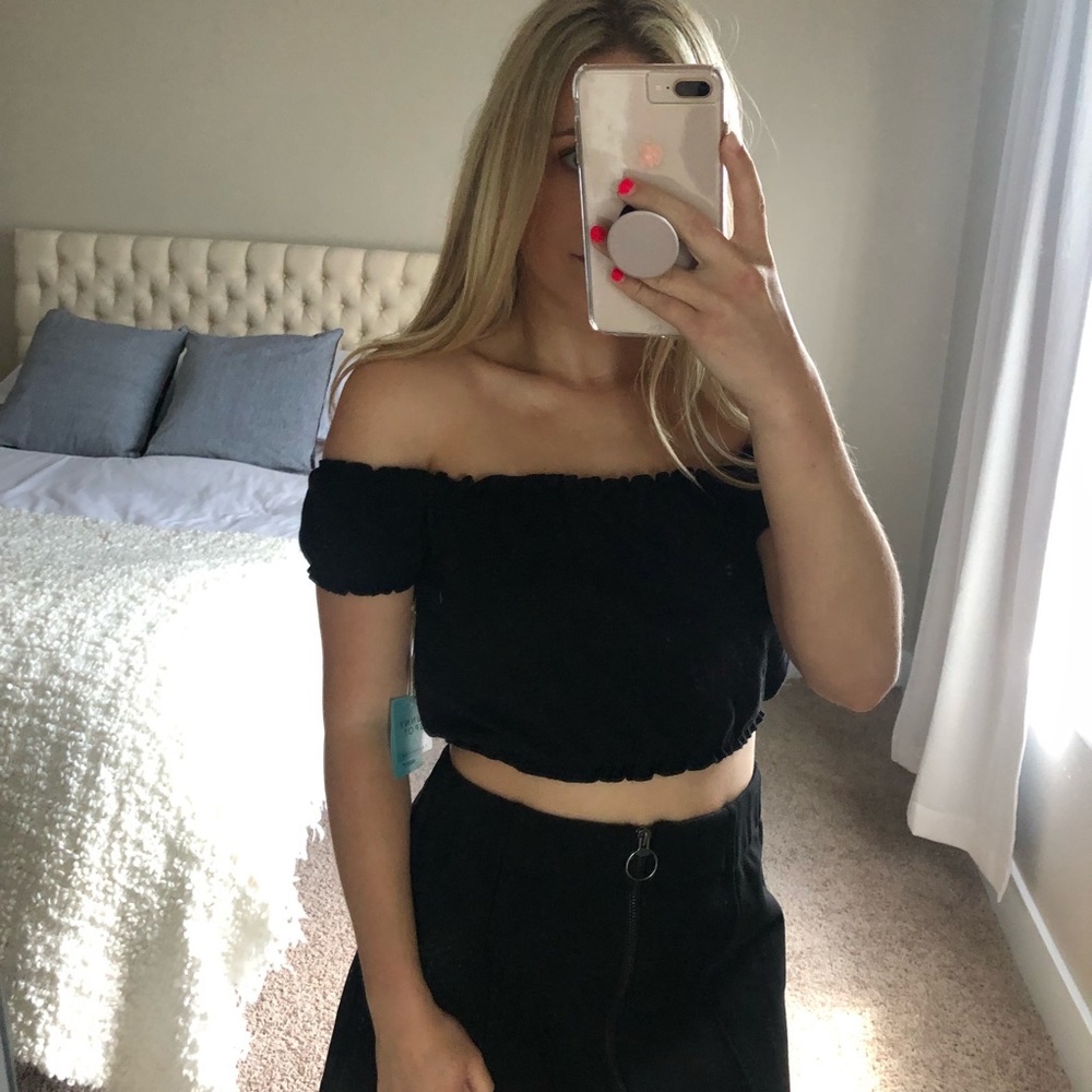 Forever 21 Lettuce Cut Black Crop Top